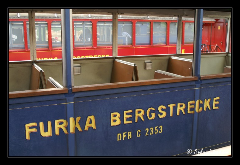 46 Un wagon ouvert et un autre fermé